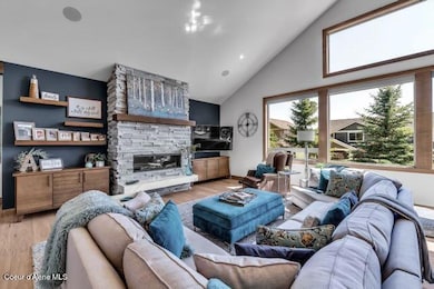 7 Living Room.jpg-FULL