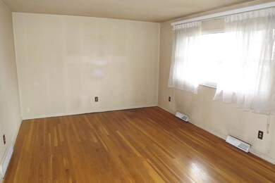 5721 Loganwood Rd, Columbus, OH 43229 - photo 3