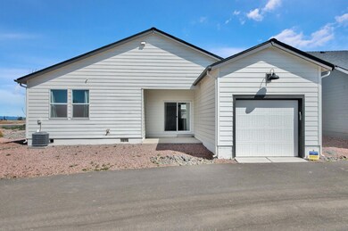 1394 NW Varnish Ave, Redmond, OR 97756 - photo 4