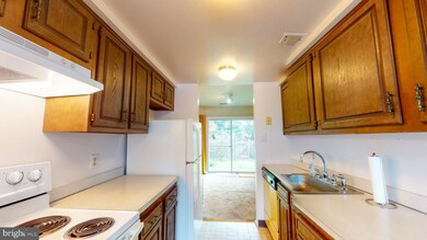 9009 Bonham Cir, Manassas, VA 20110 - photo 6