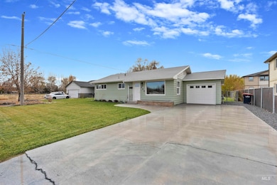 489 Borah Ave W, Twin Falls, ID 83301 - photo 2