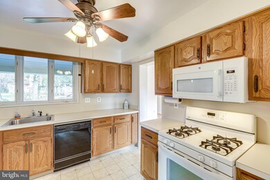 2310 Apache St, Hyattsville, MD 20783 - photo 6