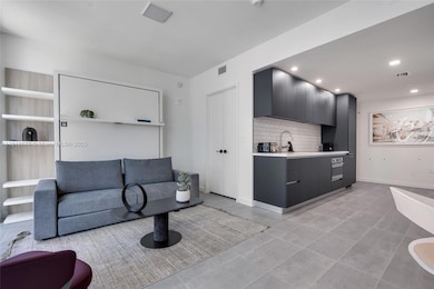 227 NE 2nd St unit 2810, Miami, FL 33132 - photo 2