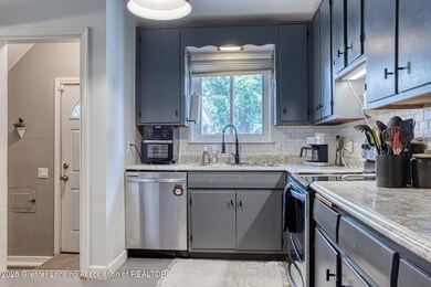 2715 Chatham Rd, Lansing, MI 48910 - photo 4