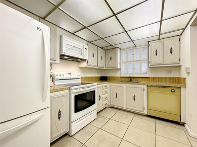EAT IN KITCHEN