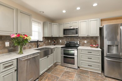 9-3332 Queensgate-MLS