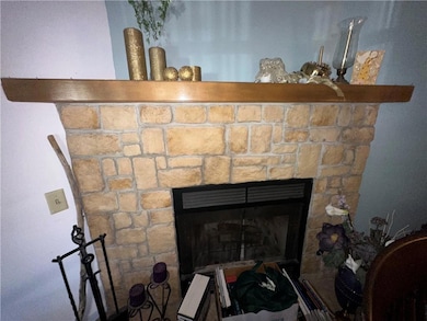 1330 N Harvey Dr, Olathe, KS 66061 - photo 7