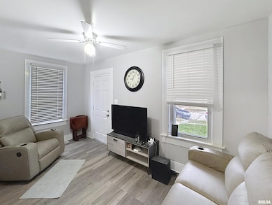 2320 18th Street A, Moline, IL 61265 - photo 4