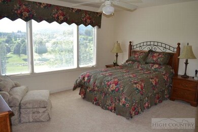 Game room: This huge 20' x 18' room is on the lowe