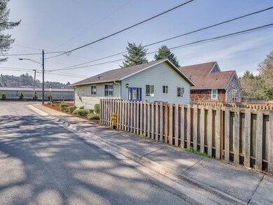1727 SE 8th St, Lincoln City, OR 97367 - photo 3