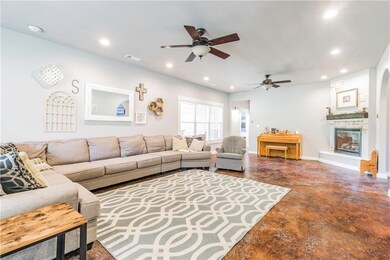 11066 Pumpkin Hill Dr, Bentonville, AR 72712 - photo 2