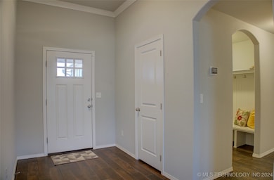 Split floorplan with guest rooms at front of home