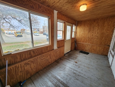 1102 Lake St, Emmetsburg, IA 50536 - photo 3