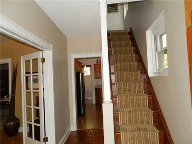 Entry/Foyer.
