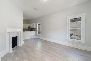 023_1928redell_LivingWindow