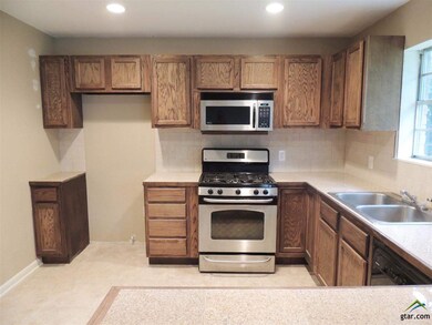 702 Jeffery Dr, Tyler, TX 75703 - photo 4