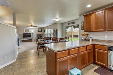 634 Nottingham Terrace, Eagle Point, OR 97524 - photo 4