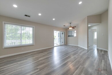 1280 Winfield Ct unit 8, Roselle, IL 60172 - photo 5