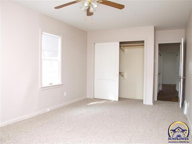 1188 SW Collins Ave, Topeka, KS 66604 - photo 4