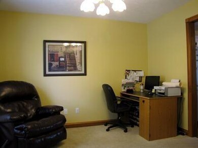 6008 E Pioneer Place, Columbus, IN 47203 - photo 4