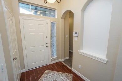 Decorative niche at the front door will highlight your personal collections.