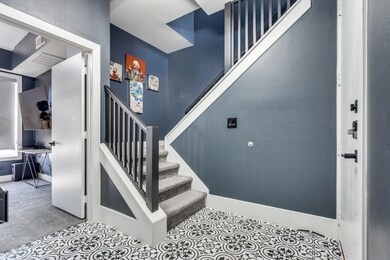 Boasting 2 spacious bedrooms, 2 luxurious baths, t