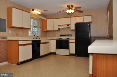 604 Tudor Dr, Winchester, VA 22603 - photo 5