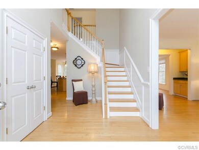 Bright, welcoming 2-Story  foyer w/hardwoods, new 
