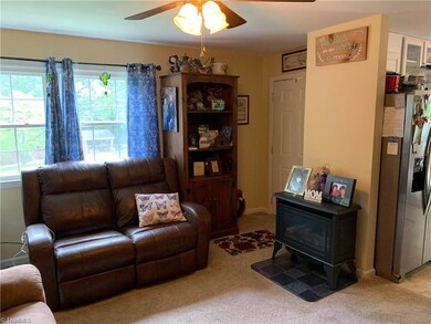 330 Falcon Hills Dr, Asheboro, NC 27205 - photo 5