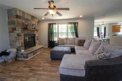 21690 Lindsay Ln, Waynesville, MO 65583 - photo 5