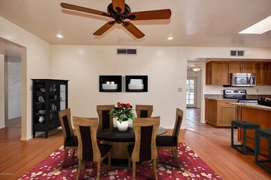Dining V-Staged