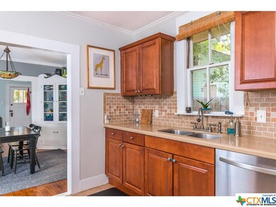 109 S Bishop St, San Marcos, TX 78666 - photo 6