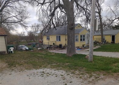 4365 NE 27th St, Des Moines, IA 50317 - photo 2