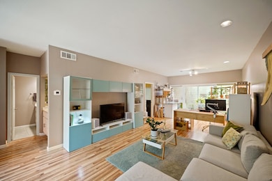 12625 Memorial Dr unit 11, Houston, TX 77024 - photo 7