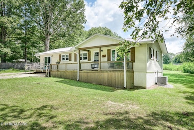 1010 Smallwood Rd, Jamestown, TN 38556 - photo 2