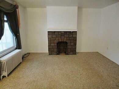 Living Room. Charming decorative fireplace in livi