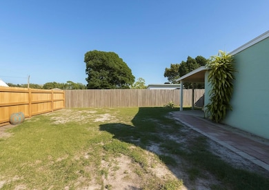 1027 Beech Rd, West Palm Beach, FL 33409 - photo 4