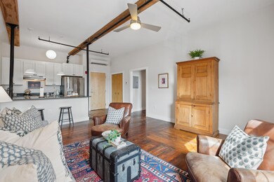 Beautiful and spacious unit 15-411