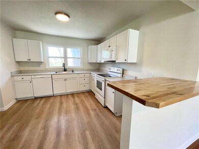 7714 SW 10th Place, Des Moines, IA 50315 - photo 3