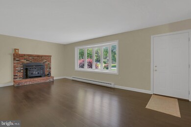 84 Edgewater Dr, Chambersburg, PA 17202 - photo 4