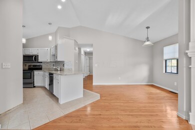Kitchen & dining RM