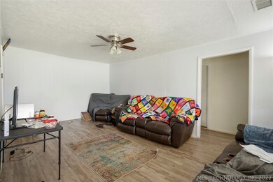 120 W 9th St S, Claremore, OK 74017 - photo 3