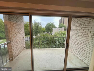 39 Canterbury Square unit 301, Alexandria, VA 22304 - photo 3