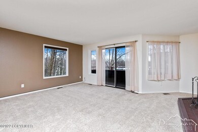 Living Room-20220328-0394