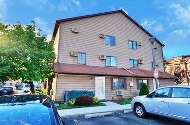 182 Lamped Loop unit 106, Staten Island, NY 10314 - photo 2