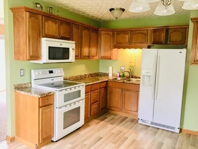 2956 Reynard Rd, Columbus, OH 43232 - photo 2