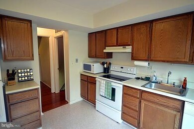 9451 Clocktower Ln, Columbia, MD 21046 - photo 3