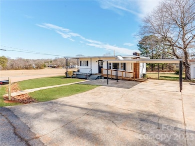 1903 Lynnwood Dr, Statesville, NC 28677 - photo 2