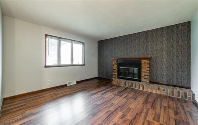 725 Oklahoma Ave, Lincoln, IL 62656 - photo 4