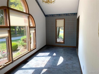 Sun room with vaulted ceiling